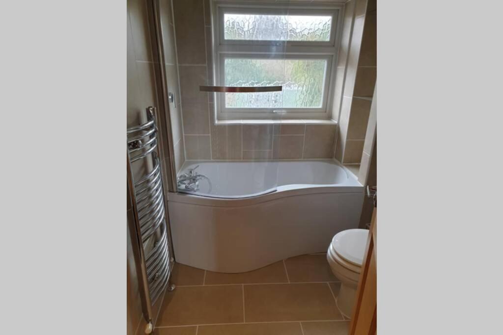Central Ashford Stay - Contractors & Families Welcome - Free Parking Exterior photo